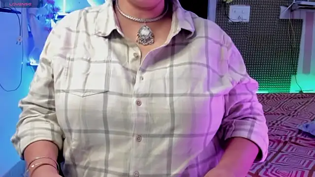 Snapshot of Gulabi_Queen chatting on March 2, 2025, 2:43 pm Gulabi Queen online show from March 2, 2025, 2:43 pm