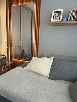 FridaKlein online show from February 11, 2026, 8:14 pm