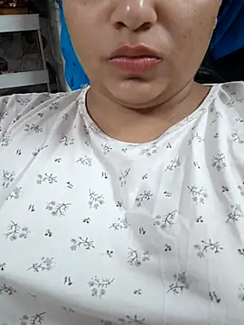 Snapshot of Myloveurvi chatting on June 12, 2026, 7:35 pm Myloveurvi online show from June 12, 2026, 7:35 pm
