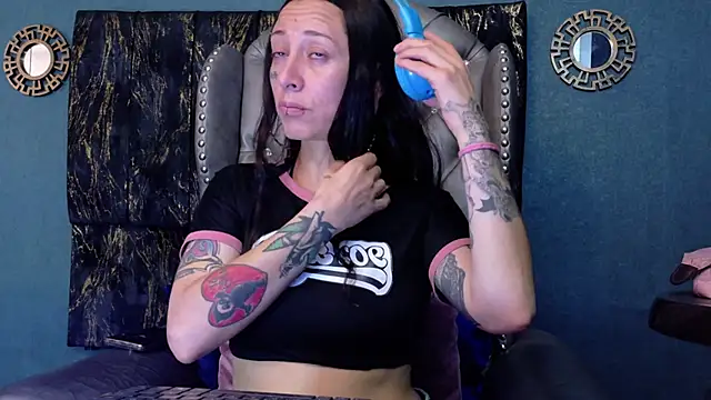 Snapshot of LusstCruella chatting on May 25, 2026, 12:44 pm LusstCruella online show from May 25, 2026, 12:44 pm