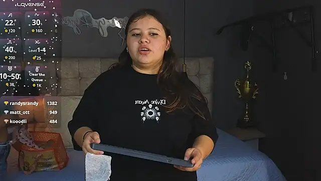 Laia and Aloby online show from November 1, 2025, 10:23 pm