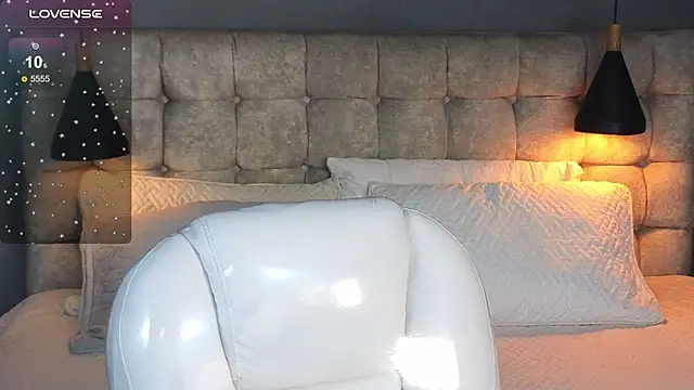 Laia and Aloby online show from November 22, 2025, 10:31 pm