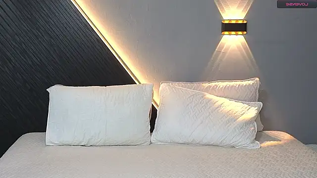 Laia and Aloby online show from February 19, 2026, 10:17 pm