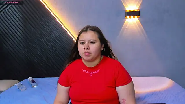 Snapshot of Laia_and_Aloby chatting on June 6, 2026, 9:52 pm Laia and Aloby online show from June 6, 2026, 9:52 pm