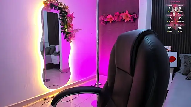 Snapshot of natasha__jackson chatting on December 18, 2025, 12:33 pm natasha jackson online show from December 18, 2025, 12:33 pm