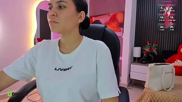 Snapshot of natasha__jackson chatting on February 6, 2026, 12:08 pm natasha jackson online show from February 6, 2026, 12:08 pm