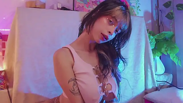 Snapshot of Kitty_arts chatting on January 25, 2025, 10:07 pm Kitty arts online show from January 25, 2025, 10:07 pm