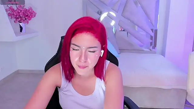 Snapshot of kendaall_jenner_ chatting on February 6, 2025, 9:43 am kendaall jenner online show from February 6, 2025, 9:43 am