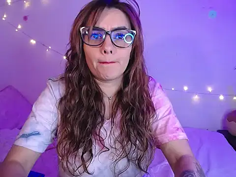 Snapshot of Lu_perez chatting on November 5, 2025, 10:10 pm Lu perez online show from November 5, 2025, 10:10 pm