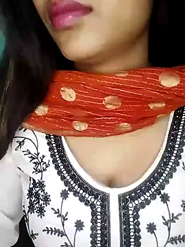 Sreya213 online show from January 18, 2025, 5:04 pm