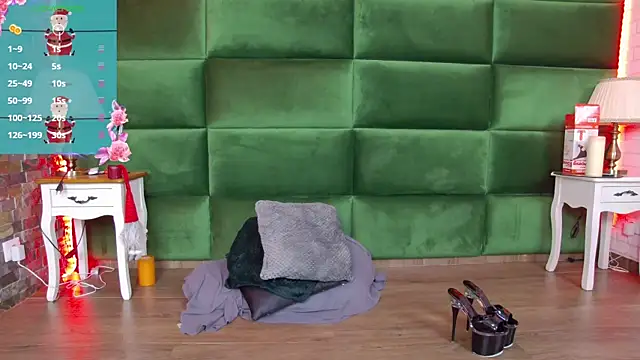 Snapshot of SelenSummer chatting on December 17, 2025, 8:04 pm SelenSummer online show from December 17, 2025, 8:04 pm