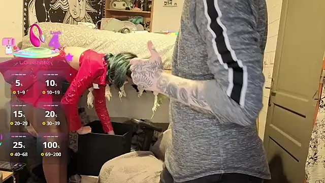 LisandreLaVenale online show from April 21, 2026, 8:44 pm