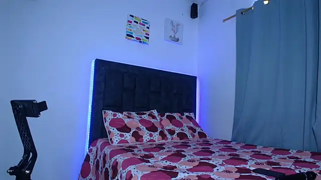 IssabellaLopez online show from March 18, 2026, 3:15 pm