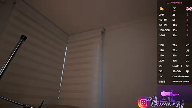 venusleroy  online show from November 15, 2025, 9:54 pm