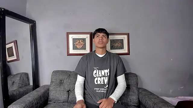 Snapshot of dafnezahiraa_ chatting on December 21, 2024, 12:53 am dafnezahiraa  online show from December 21, 2024, 12:53 am