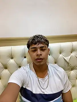 Snapshot of dafnezahiraa_ chatting on December 27, 2024, 12:29 am dafnezahiraa  online show from December 27, 2024, 12:29 am