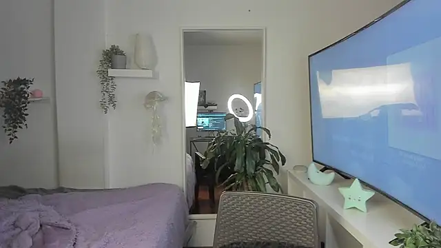 santy-kitty online show from December 5, 2025, 2:31 am