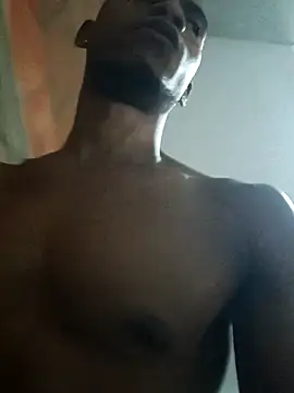 MAXIMO JHONS online show from October 8, 2025, 3:04 am