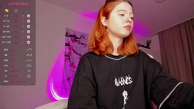 ScarletRos3 online show from December 25, 2024, 3:38 pm