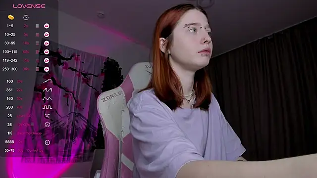 ScarletRos3 online show from February 21, 2025, 4:37 pm