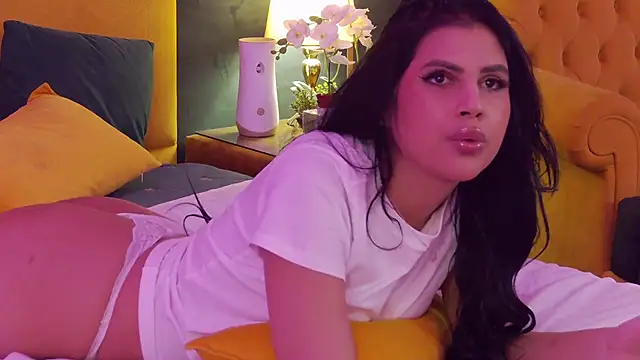 Snapshot of GiuliaHarvey chatting on February 22, 2025, 10:20 pm GiuliaHarvey online show from February 22, 2025, 10:20 pm