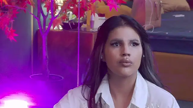 Snapshot of GiuliaHarvey chatting on September 18, 2025, 12:01 am GiuliaHarvey online show from September 18, 2025, 12:01 am