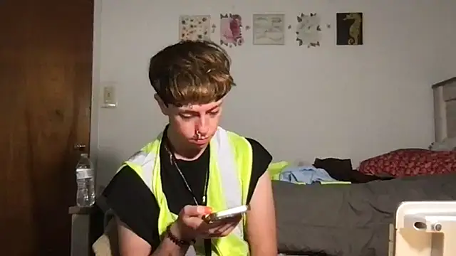 Snapshot of twentywithafelonyy chatting on October 12, 2025, 5:17 am twentywithafelonyy online show from October 12, 2025, 5:17 am