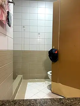 Layla-daloua online show from November 30, 2025, 10:36 pm