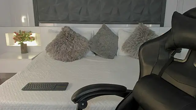 SaraGomez1 online show from February 16, 2026, 12:12 pm