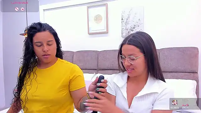 Snapshot of Dilan_y_Mia chatting on March 7, 2025, 12:45 pm Dilan y Mia online show from March 7, 2025, 12:45 pm