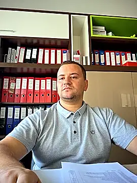 KarlosCarutox online show from September 18, 2025, 1:35 pm