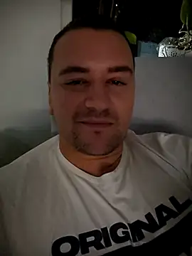 KarlosCarutox online show from October 9, 2025, 4:27 pm