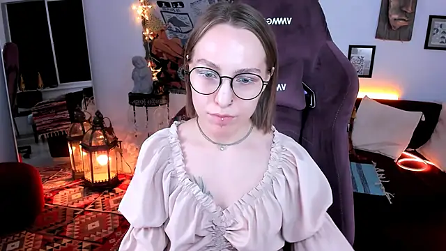 Snapshot of AphexQueen chatting on January 22, 2025, 4:23 pm AphexQueen online show from January 22, 2025, 4:23 pm