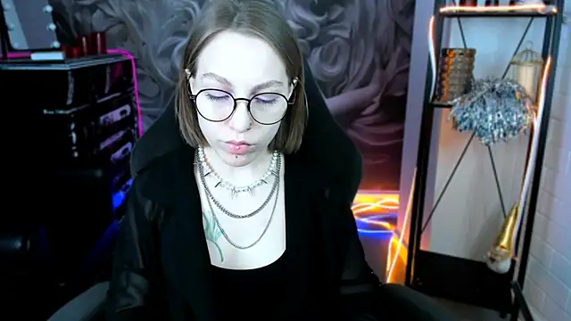 Snapshot of AphexQueen chatting on January 24, 2025, 9:17 am AphexQueen online show from January 24, 2025, 9:17 am