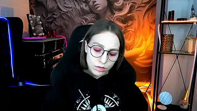 Snapshot of AphexQueen chatting on February 3, 2025, 1:08 pm AphexQueen online show from February 3, 2025, 1:08 pm