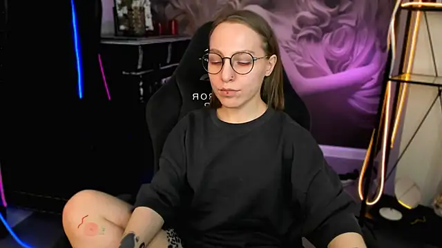 Snapshot of AphexQueen chatting on February 14, 2025, 4:09 pm AphexQueen online show from February 14, 2025, 4:09 pm