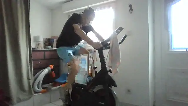 naturiste974 online show from November 19, 2025, 8:03 am