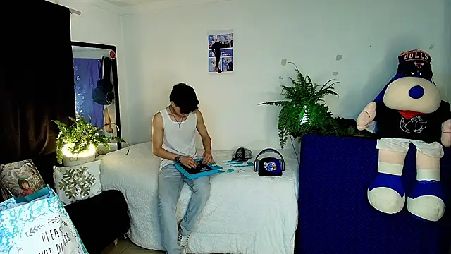 twink sebas  online show from October 17, 2025, 3:20 am