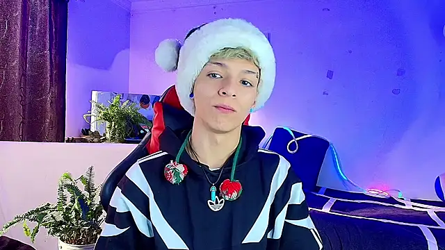 twink sebas  online show from December 16, 2025, 12:43 pm