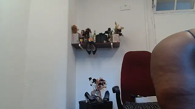 Snapshot of xTALLSEXYBUMx chatting on October 23, 2025, 4:34 am xTALLSEXYBUMx online show from October 23, 2025, 4:34 am