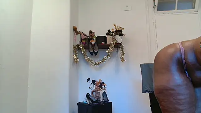 Snapshot of xTALLSEXYBUMx chatting on November 19, 2025, 5:40 am xTALLSEXYBUMx online show from November 19, 2025, 5:40 am