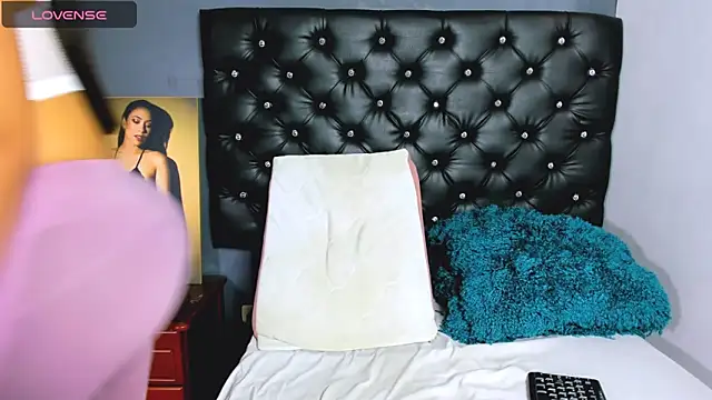 catalinamuss  online show from December 4, 2025, 4:38 pm