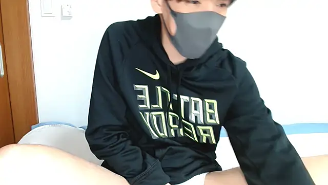 Snapshot of itsme_LEON chatting on March 17, 2025, 4:11 pm itsme LEON online show from March 17, 2025, 4:11 pm