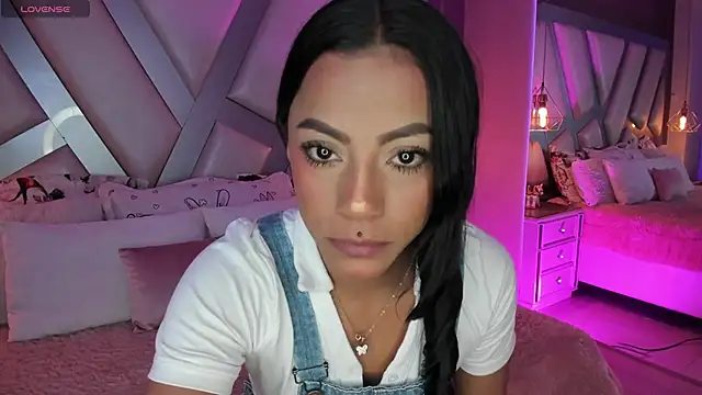 Amber villalobos  online show from October 10, 2025, 3:49 am