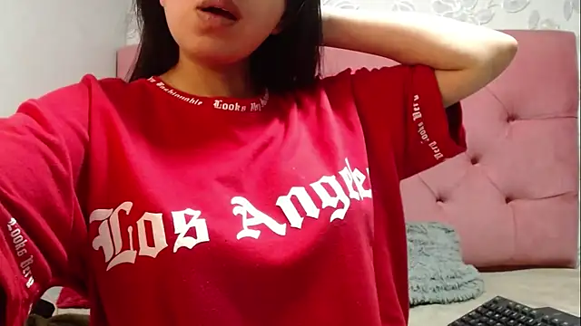 Snapshot of CarolineBrunx chatting on December 3, 2025, 10:19 pm CarolineBrunx online show from December 3, 2025, 10:19 pm