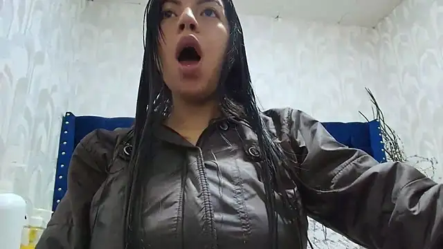 Snapshot of CarolineBrunx chatting on December 20, 2025, 3:13 am CarolineBrunx online show from December 20, 2025, 3:13 am