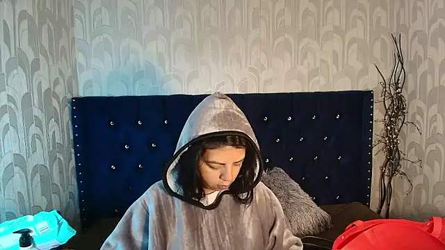 Snapshot of CarolineBrunx chatting on January 15, 2026, 4:39 am CarolineBrunx online show from January 15, 2026, 4:39 am