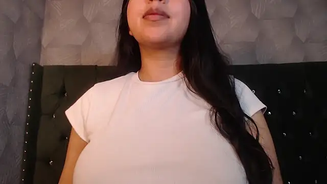 Snapshot of CarolineBrunx chatting on January 31, 2026, 7:11 pm CarolineBrunx online show from January 31, 2026, 7:11 pm