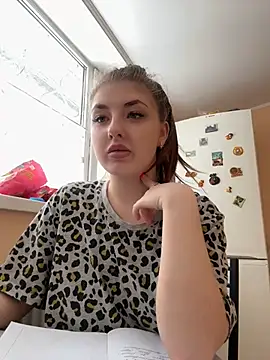 sexyy girl  online show from December 16, 2024, 9:03 am