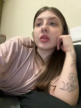 sexyy girl  online show from November 18, 2025, 2:32 pm